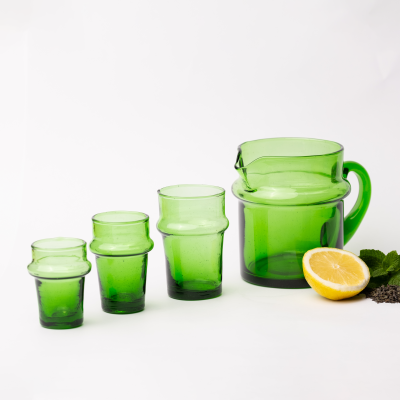Verres et petite carafe Vert
